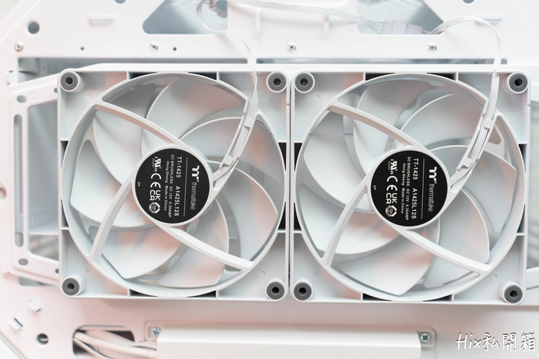公仔展示櫃，Thermaltake 曜越 Tower600