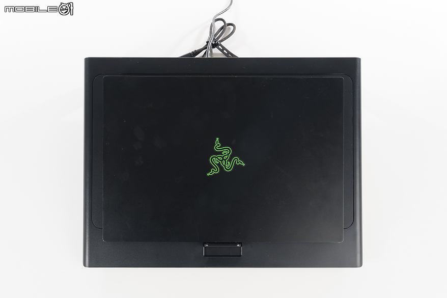 Razer Laptop Cooling Pad 實測｜14-18 全尺寸筆電支援與適應性智慧散熱技術