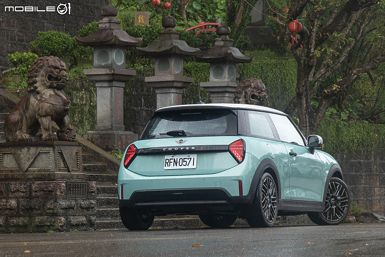 MINI Cooper S 大改款試駕|處處看得見改變,開起來一樣好玩!