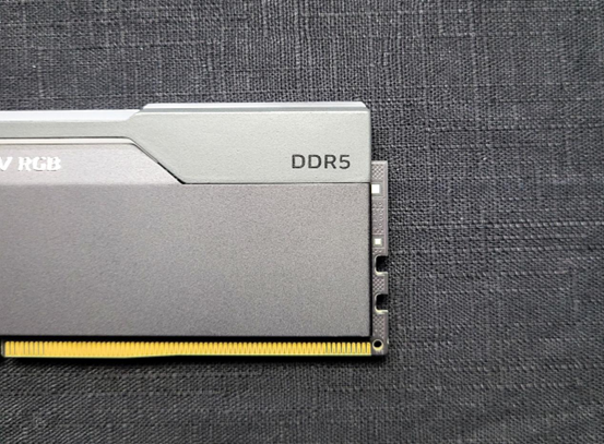 點我看大圖 低調主機的絢彩靈魂,科賦 CRAS V RGB 記憶體