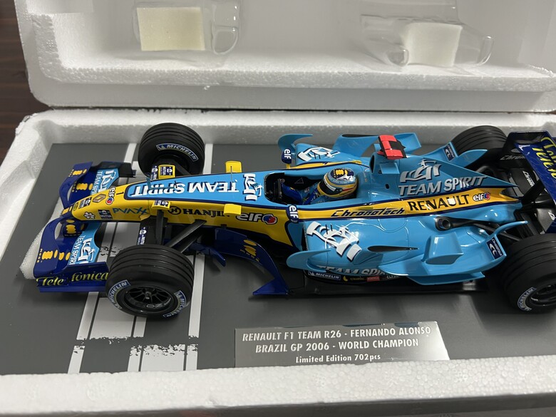 [開箱]F1 1/18 RENAULT R26 FERNANDO ALONSO 2006 BRAZIL GP