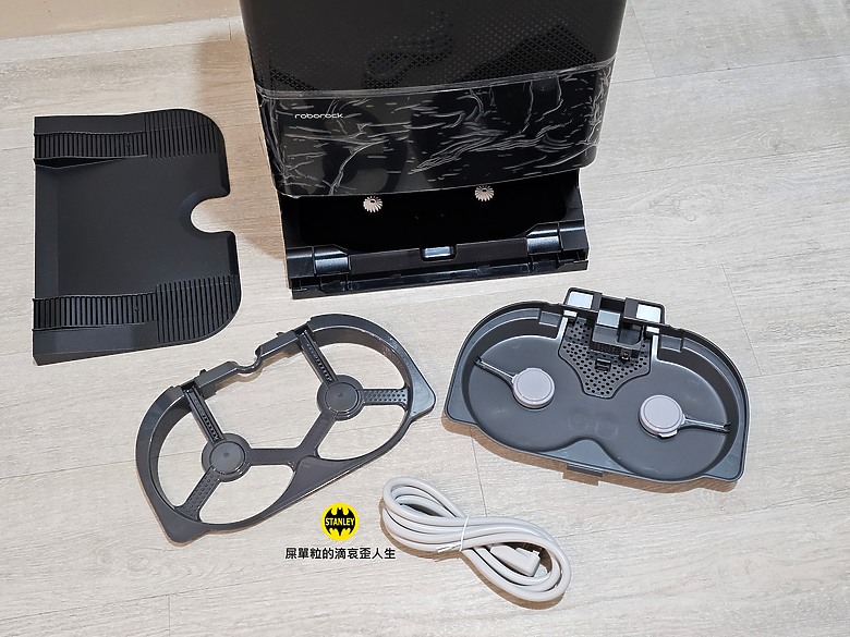 【新品開箱】Roborock Qrevo Slim AI 超薄雙臂黑武士