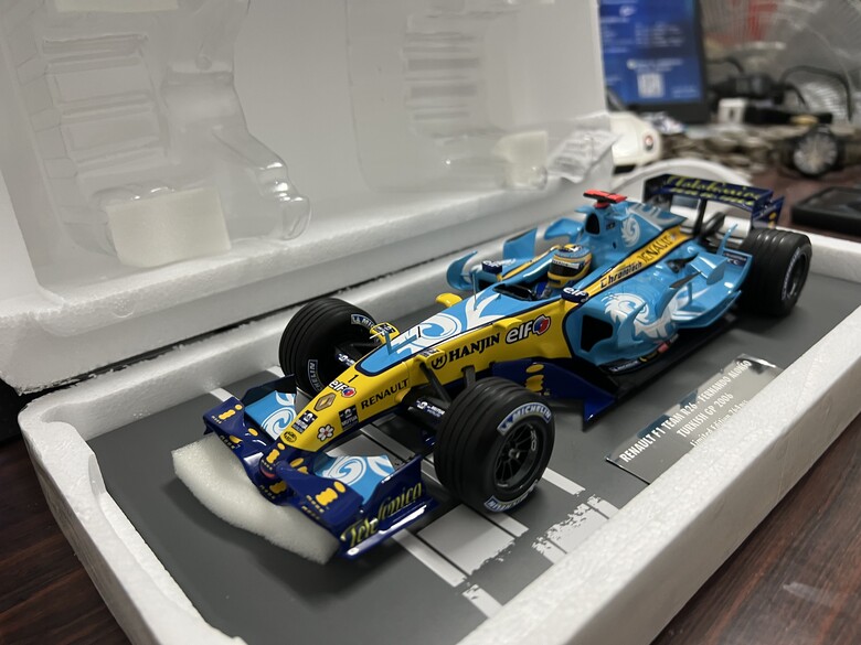 [開箱]F1 1/18 RENAULT R26 FERNANDO ALONSO 2006 TURKISH GP