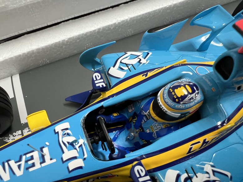 [開箱]F1 1/18 RENAULT R26 FERNANDO ALONSO 2006 BRAZIL GP