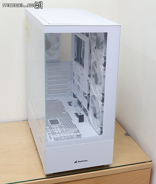 開箱 Sharkoon 德國旋剛 AK6 無A柱海景房