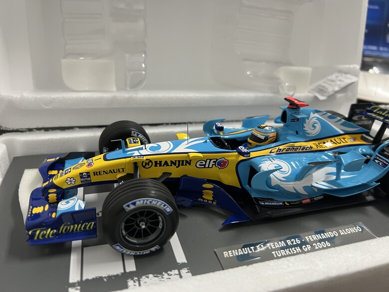 [開箱]F1 1/18 RENAULT R26 FERNANDO ALONSO 2006 TURKISH GP
