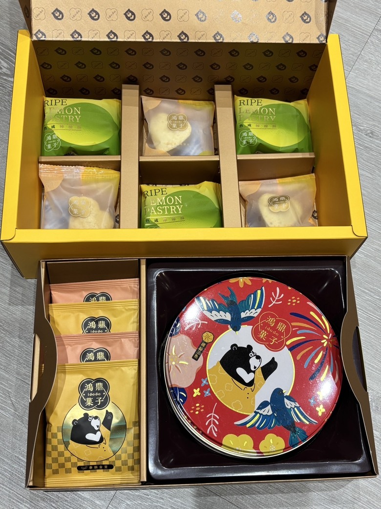 今年鴻鼎菓子金蛇一把抓禮盒(有單層跟雙層)