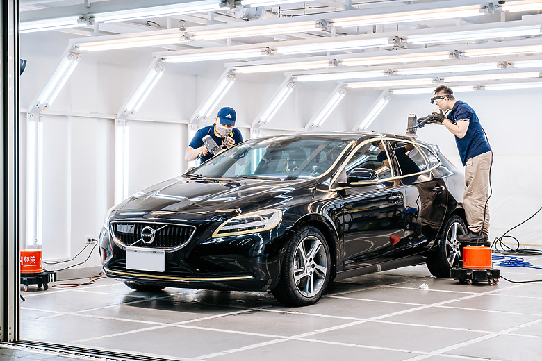 黑柴Seymo回VOLVO原廠把車車改頭換面