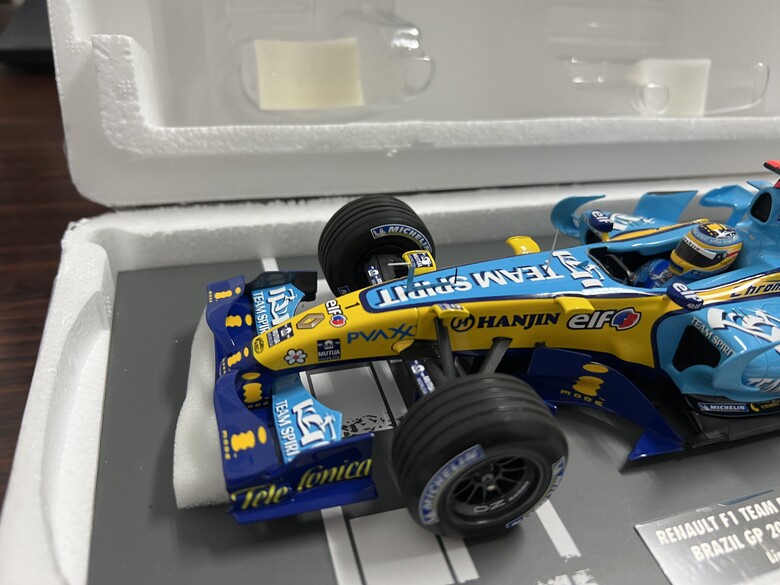 [開箱]F1 1/18 RENAULT R26 FERNANDO ALONSO 2006 BRAZIL GP