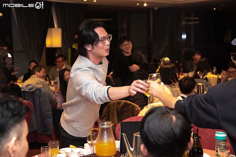 2024 Mobile01小惡魔尾牙宴｜首位年資20年員工誕生，近距離看幻術大仙表演好震撼！