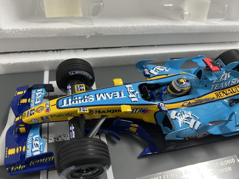 [開箱]F1 1/18 RENAULT R26 FERNANDO ALONSO 2006 BRAZIL GP