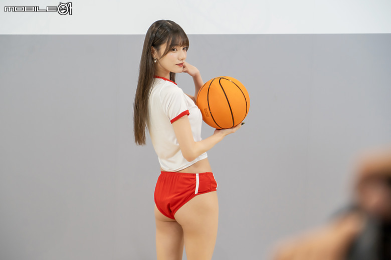 2024 TSE 台灣寫真博覽會學服祭直擊｜多國寫真女神夢幻合體、養眼福利大放送！