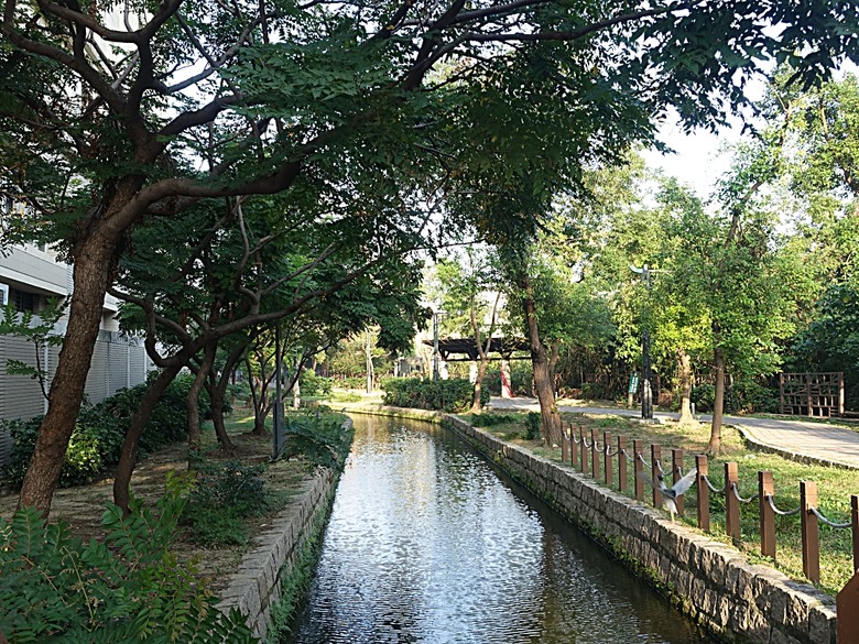 鳳儀書院、鳯山龍山寺、鳯邑城隍廟、鳳山縣新城殘蹟、曹公廟、鳳山教會 — 2024年末鳳山快閃訪古行旅紀錄