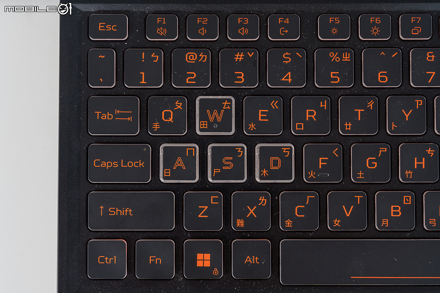 Acer Nitro V 16 Intel 實測報告｜入門級 AI 電競筆電的超值之選