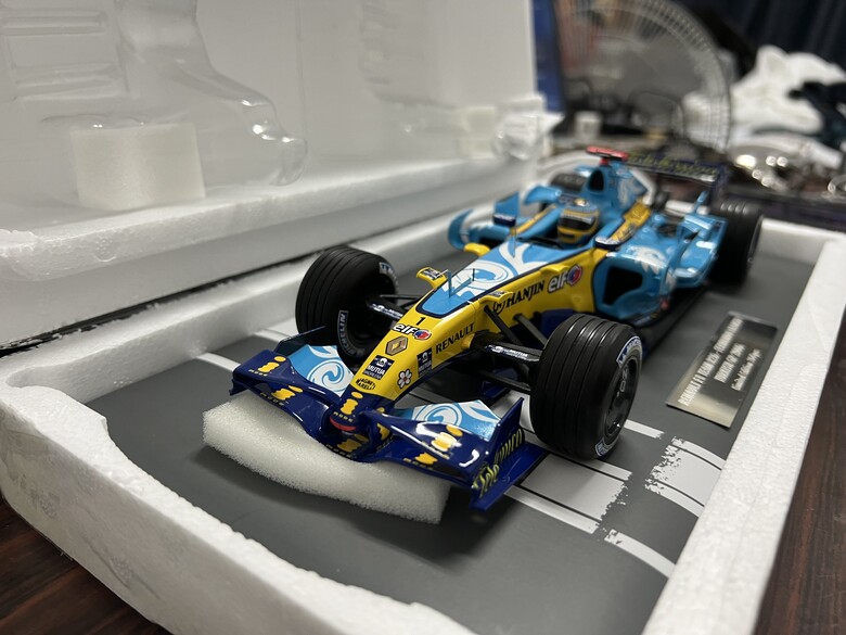 [開箱]F1 1/18 RENAULT R26 FERNANDO ALONSO 2006 TURKISH GP