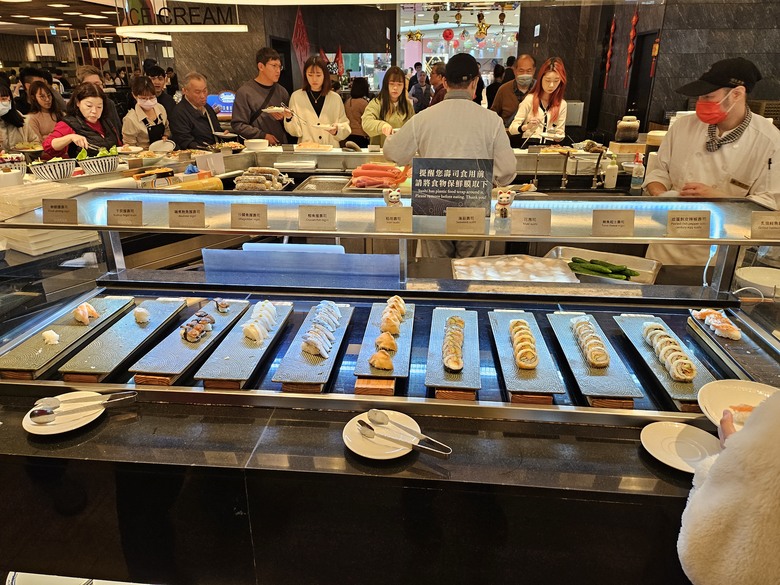【小惡魔畫蛇添福】連兩天的回娘家大餐 - 饗食天堂 (桃園店) v.s 漢來海港 (天母Sogo店)