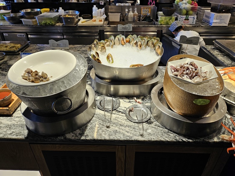 【小惡魔畫蛇添福】連兩天的回娘家大餐 - 饗食天堂 (桃園店) v.s 漢來海港 (天母Sogo店)