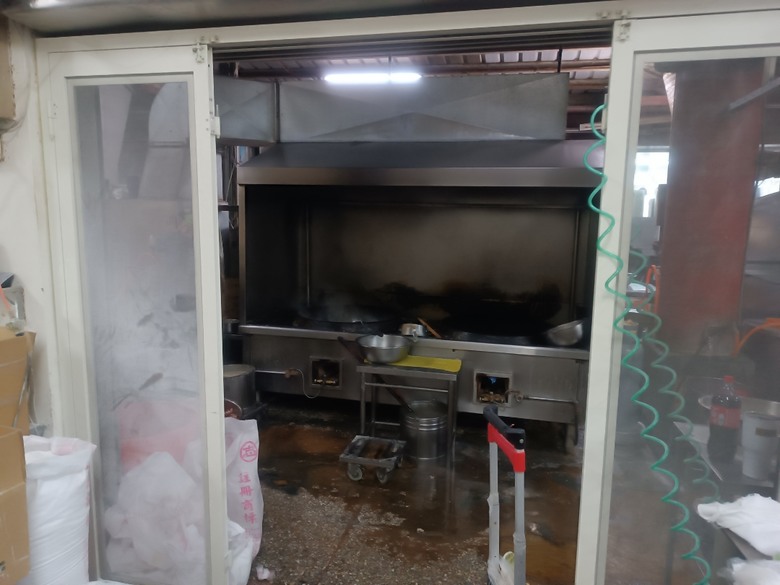 新港向日葵花田、古笨港文化剪黏大壁畫、復興鐵橋、奉天宮、培桂堂&星巴克、新港戲院,順便享用美味生炒鴨肉羹與鹹圓仔、喝咖啡 — 歲末年終新港賞花與人文景點行旅 —【小惡魔畫蛇添福】補篇(3)