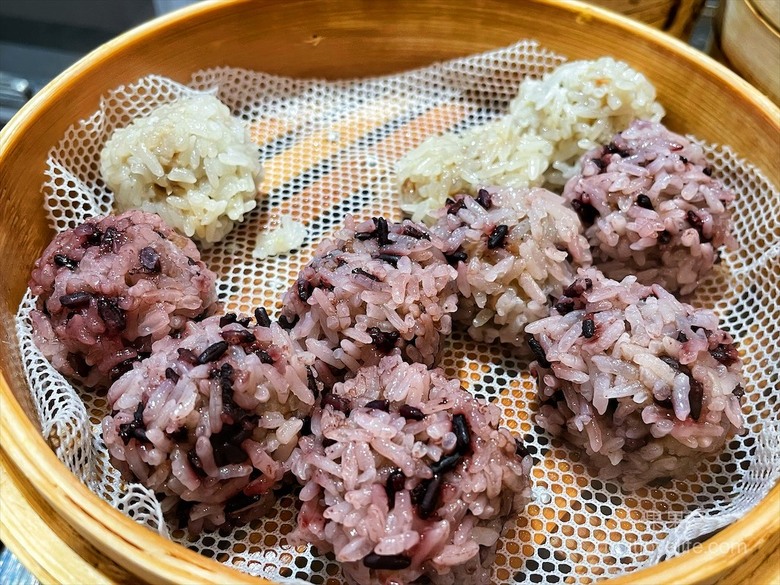 點我看大圖 超狂的牛排店,有超豐富的吃到飽自助吧,連義式手工披薩、越式牛肉河粉都是吃到飽