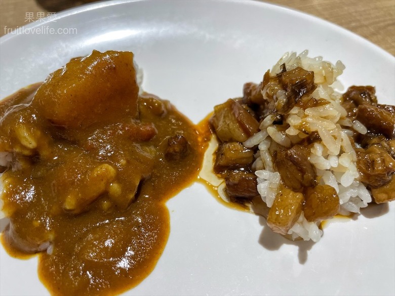 點我看大圖 超狂的牛排店,有超豐富的吃到飽自助吧,連義式手工披薩、越式牛肉河粉都是吃到飽