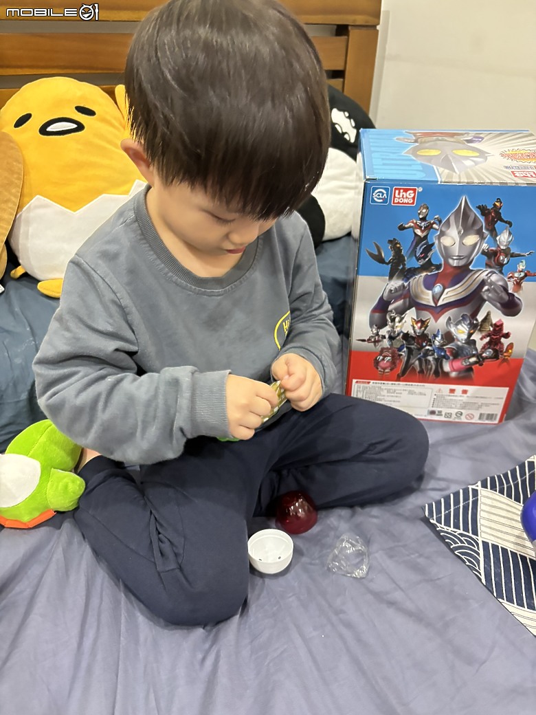 【小惡魔畫蛇添福】超人力霸王超人迷尖叫！7-11超人力霸王扭蛋機：一扭開啟童年夢想