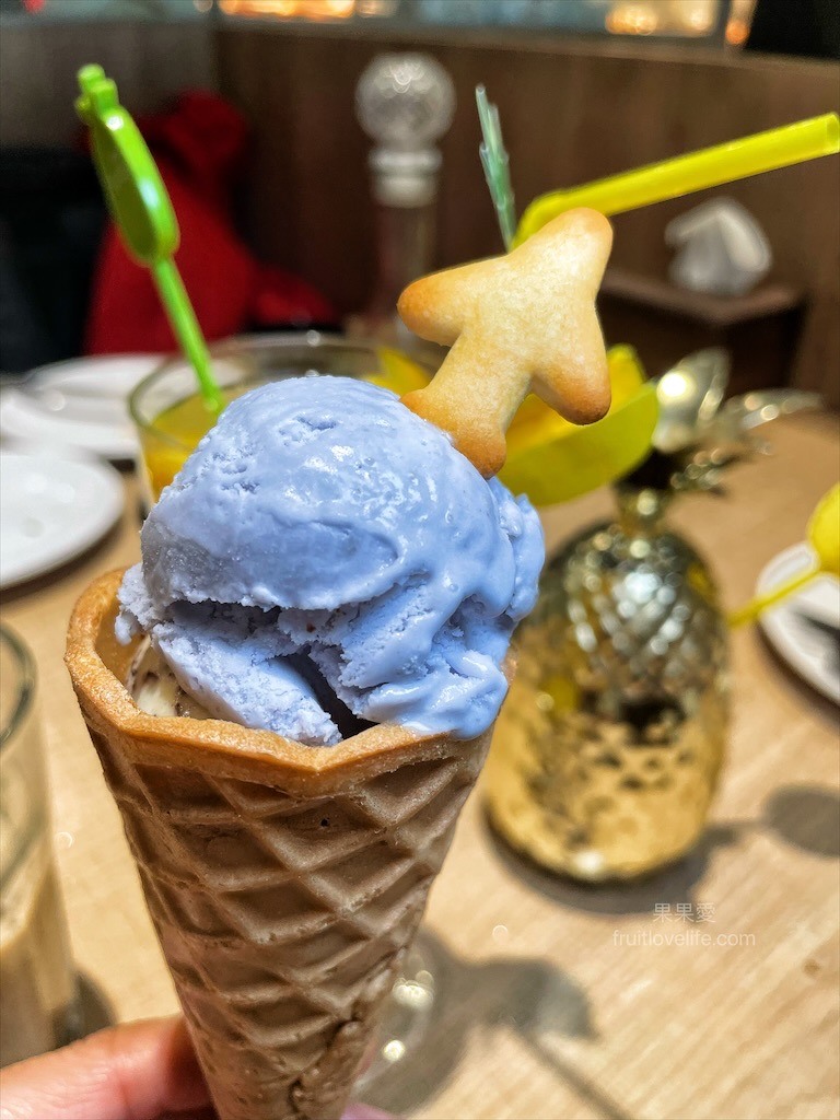 點我看大圖 超狂的牛排店,有超豐富的吃到飽自助吧,連義式手工披薩、越式牛肉河粉都是吃到飽