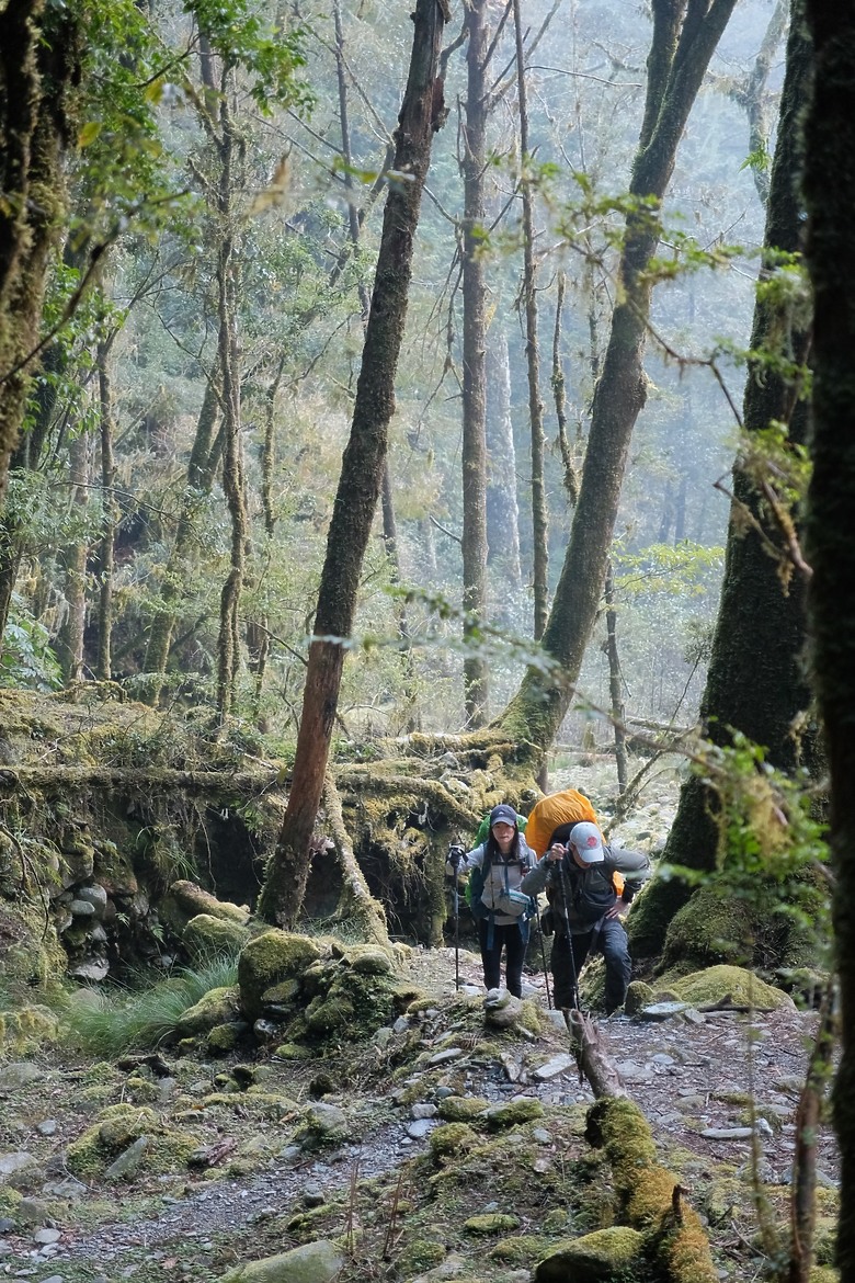 點我看大圖 【嘉明湖】2025跨年帶懷孕五月老婆戒茂斯上嘉明湖