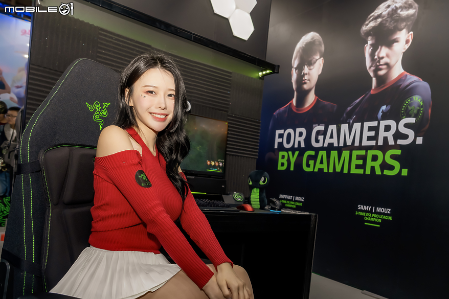 點我看大圖 【採訪】啦啦隊女神李雅英化身一日店長 親身體驗 Razer CES 新品就在 TpGS!