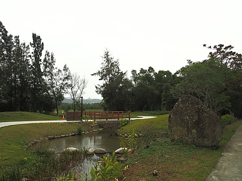 忠貞新村文化園區、異域故事館、太武新村眷村文化園區、中原文創園區、中庄吊橋與大漢溪山豬湖生態親水園區,吃吃喝喝之阿嬌米干與久留米日式咖哩 — 寒流來襲之中壢大溪一日遊