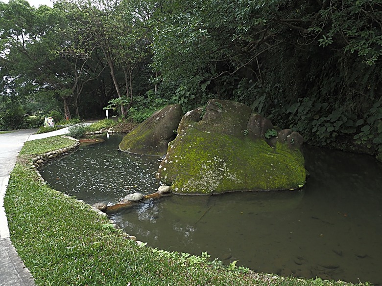 忠貞新村文化園區、異域故事館、太武新村眷村文化園區、中原文創園區、中庄吊橋與大漢溪山豬湖生態親水園區,吃吃喝喝之阿嬌米干與久留米日式咖哩 — 寒流來襲之中壢大溪一日遊