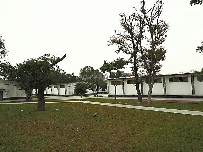忠貞新村文化園區、異域故事館、太武新村眷村文化園區、中原文創園區、中庄吊橋與大漢溪山豬湖生態親水園區,吃吃喝喝之阿嬌米干與久留米日式咖哩 — 寒流來襲之中壢大溪一日遊