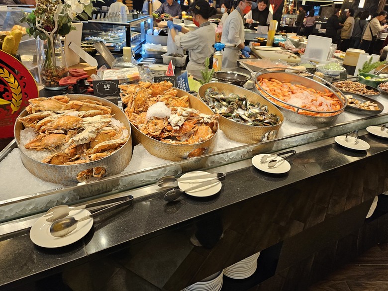 【小惡魔畫蛇添福】連兩天的回娘家大餐 - 饗食天堂 (桃園店) v.s 漢來海港 (天母Sogo店)