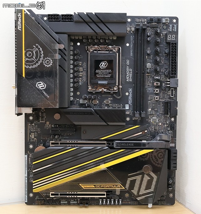 點我看大圖 10年磨一劍 OCF 回歸整併太極 ASR 華擎 Z890 Taichi OCF 開箱
