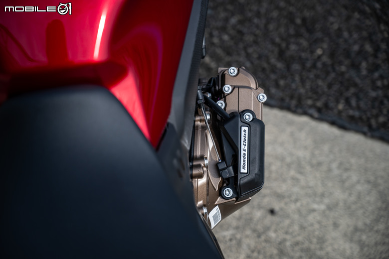 HONDA CB650R、CBR650 E-Clutch 試駕|想熄火都難!打破操作藩籬,普及騎乘樂趣!