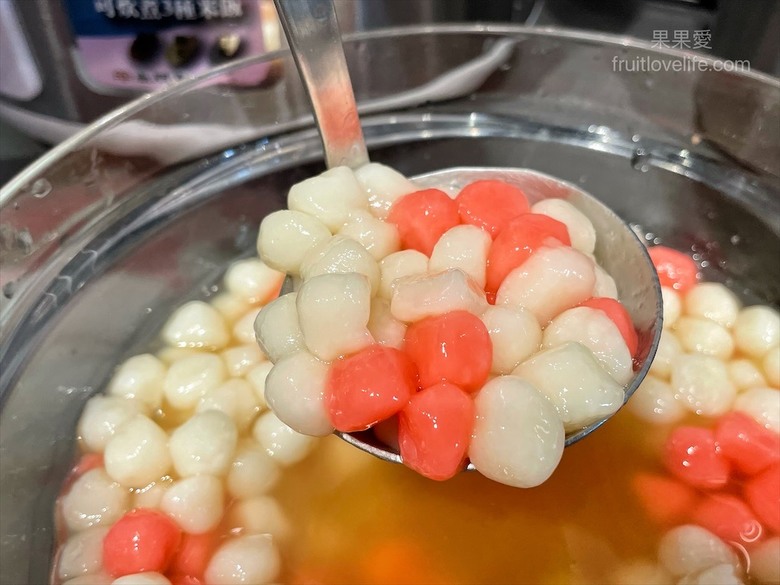 點我看大圖 超狂的牛排店,有超豐富的吃到飽自助吧,連義式手工披薩、越式牛肉河粉都是吃到飽