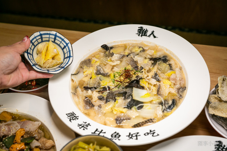 稚人酸菜魚-香酸均衡風味十足的酸菜魚太美味了，還有超狂的榴槤魚……啊娘喂啊～～也太母湯了!桃園中壢美食（邀約
