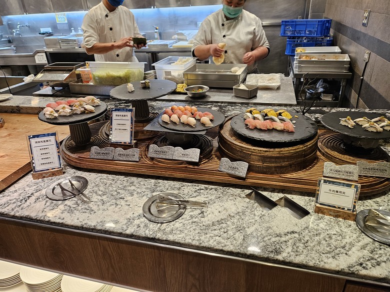 【小惡魔畫蛇添福】連兩天的回娘家大餐 - 饗食天堂 (桃園店) v.s 漢來海港 (天母Sogo店)