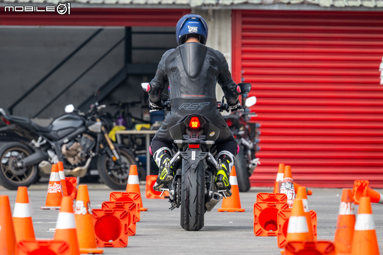 HONDA CB650R、CBR650 E-Clutch 試駕|想熄火都難!打破操作藩籬,普及騎乘樂趣!