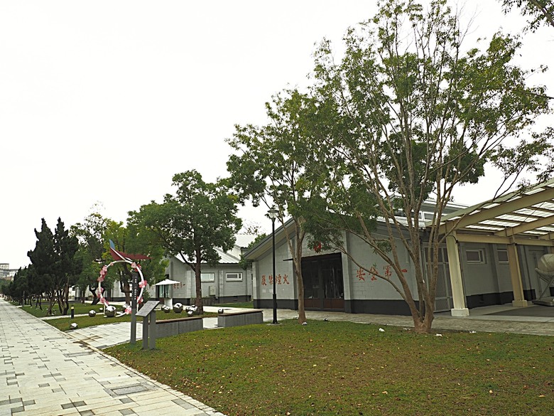 忠貞新村文化園區、異域故事館、太武新村眷村文化園區、中原文創園區、中庄吊橋與大漢溪山豬湖生態親水園區,吃吃喝喝之阿嬌米干與久留米日式咖哩 — 寒流來襲之中壢大溪一日遊