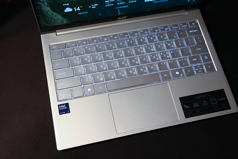 點我看大圖 不到一公斤還能裝2支SSD的商務筆電 Acer SFL14-54M-760F 開箱拆機