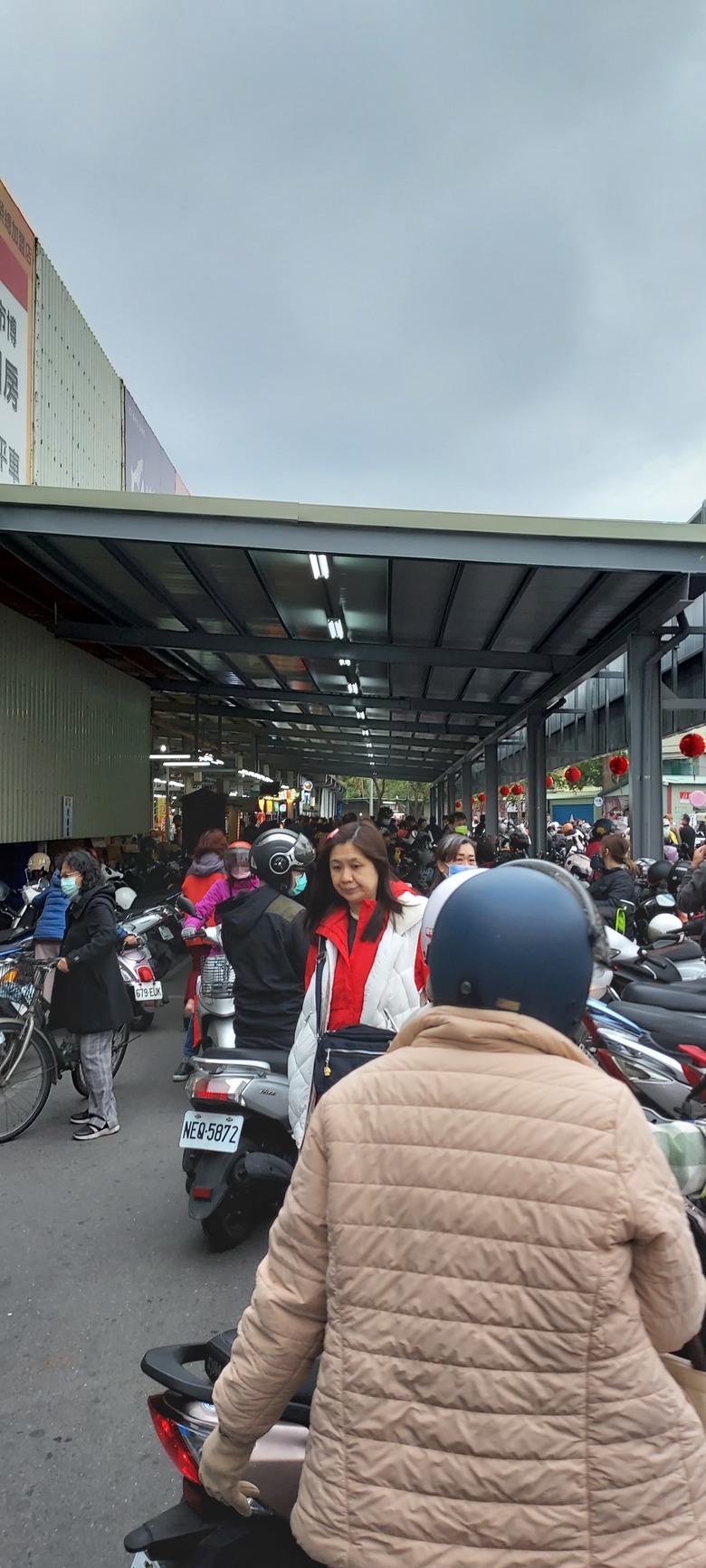 過年自由市場採買之旅【小惡魔畫蛇添福】