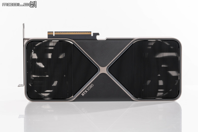 NVIDIA GeForce RTX 5080 創始版顯示卡開箱實測 老黃刀法再度精湛切割 4K 解析度遊戲新顯卡的必選之作?