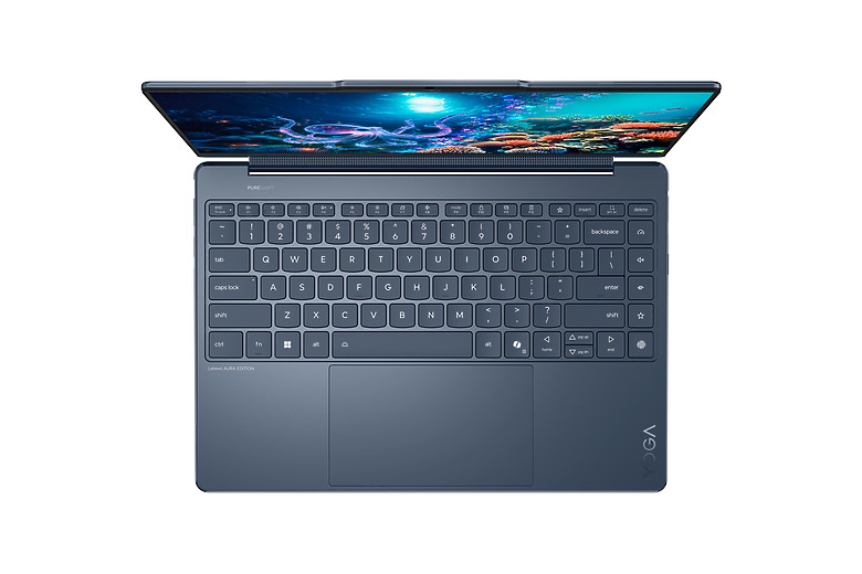 【CES2025】Lenovo 新一代 Yoga Slim 9i 筆電首採螢幕下鏡頭技術，實現 98% 超高螢幕佔比！
