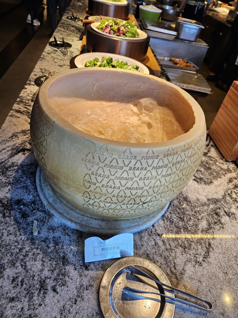 【小惡魔畫蛇添福】連兩天的回娘家大餐 - 饗食天堂 (桃園店) v.s 漢來海港 (天母Sogo店)