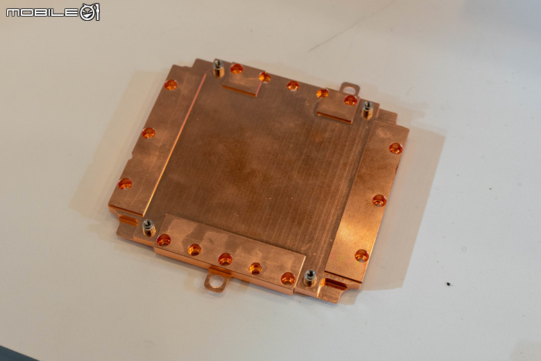 【CES2025】微星展示全系列 RTX 50 系列顯示卡 以加大散熱設計應對更高性能表現