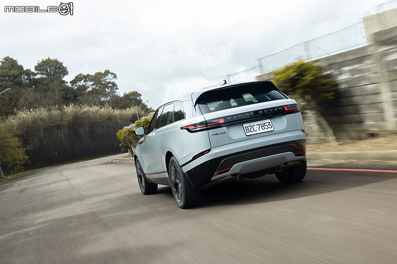 Range Rover Velar 新年式試駕|主流中的感性選擇,依舊散發與眾不同的優美身段!