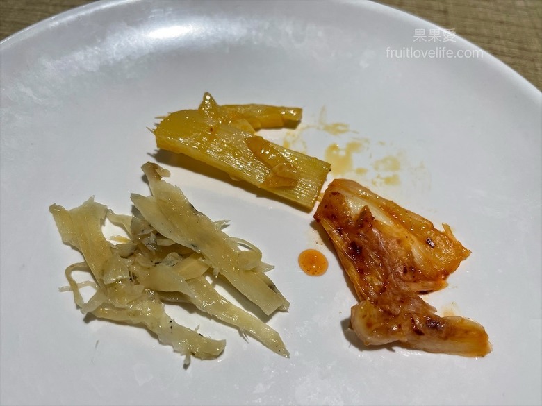 點我看大圖 超狂的牛排店,有超豐富的吃到飽自助吧,連義式手工披薩、越式牛肉河粉都是吃到飽