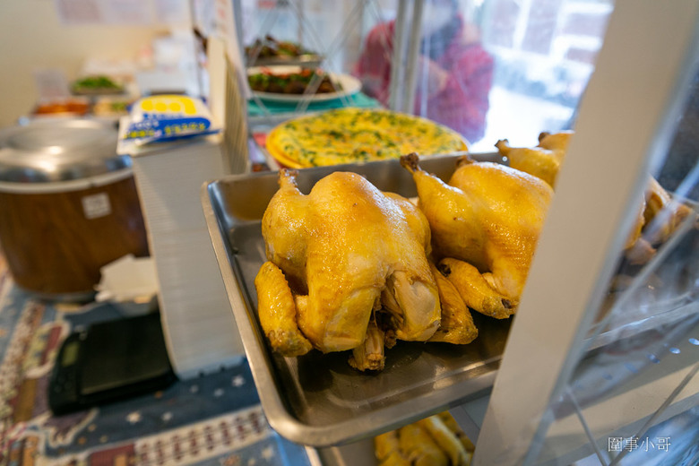 中壢太子鎮美食-饗福便當,沒有看板的小小便當店,但竟然能吃到餐廳等級的精緻菜餚!!!還有各式真空冷凍包裝的各種菜色可以選購。