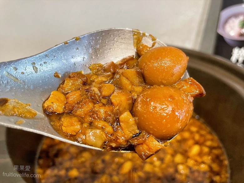點我看大圖 超狂的牛排店,有超豐富的吃到飽自助吧,連義式手工披薩、越式牛肉河粉都是吃到飽