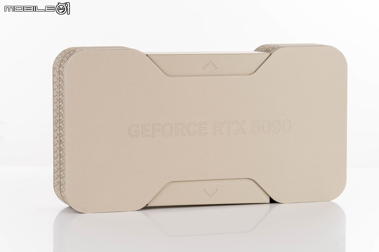 NVIDIA GeForce RTX 5090 創始版顯示卡外觀開箱 以創新散熱設計為頂尖效能預備
